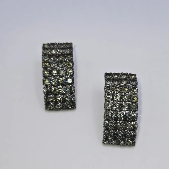 ๐ข3/$19๐ข Rhinestones in Silver Tone Setting Vintage Earrings PIERCED - Picture 2 of 5